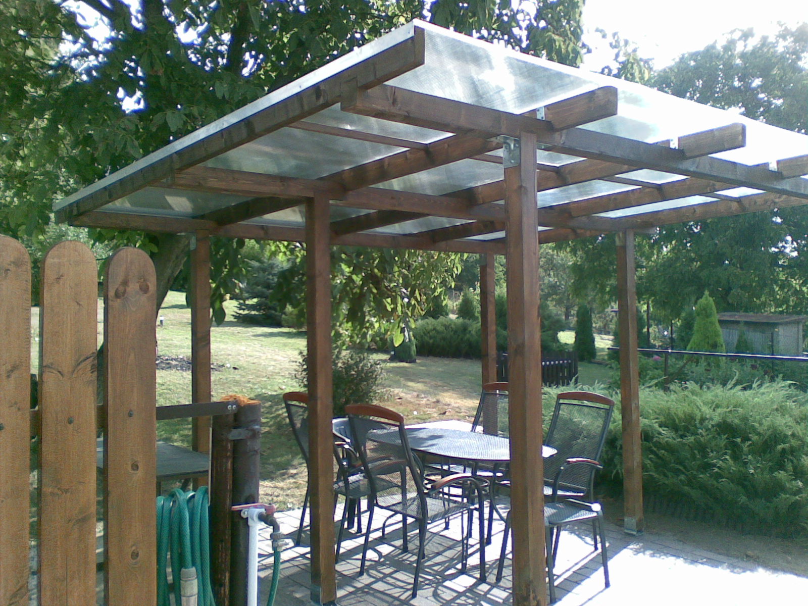 pergola, rošt u bazénu, dlažby (4)